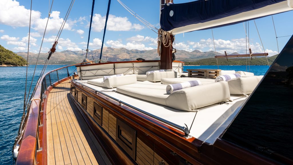 ELEGANZA Sun deck
