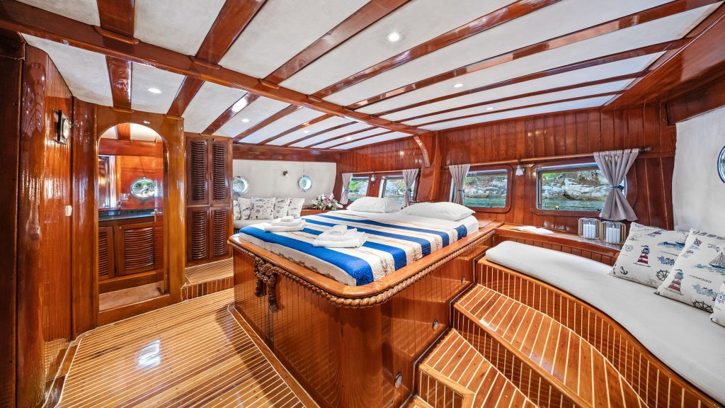 ELEGANZA Master cabin